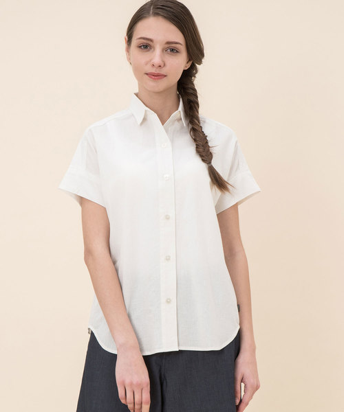 AIGLE（エーグル）の「コットンリネン リラックスシルエットシャツ（シャツ/ブラウス・レディース・ライトベージュ/オフホワイト・36/38/40）」の2枚目の写真