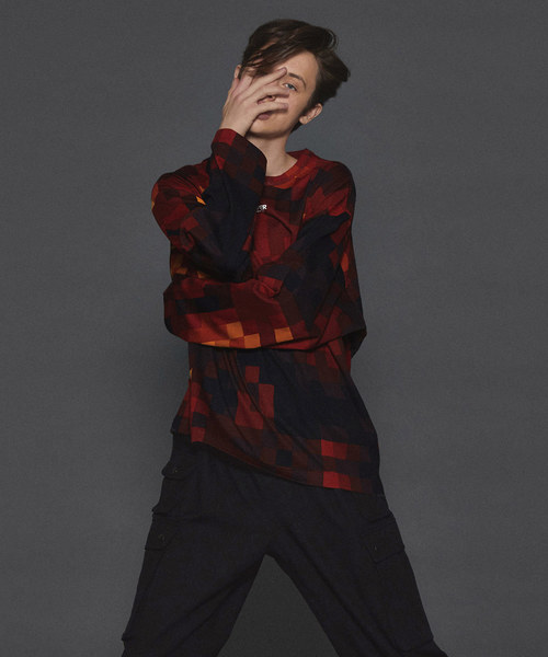 SHAREEF(シャリーフ)の「MOSAIC PT L/S-T(Tシャツ/カットソー・メンズ・ネイビー/レッド・2/1/3)」の1枚目の写真