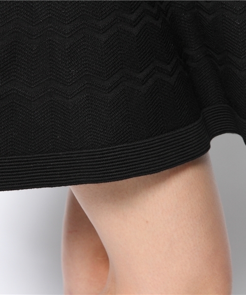 AMERICAN RAG CIE(アメリカンラグシー)の「変形リップルフレアSK/210-AIE-L141-SK166(スカート・レディース・ブラック/ネイビー・FREE)」の7枚目の写真