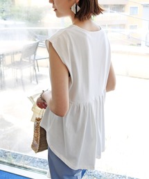 コットン背中フリルVネックフレンチスリーブTシャツ