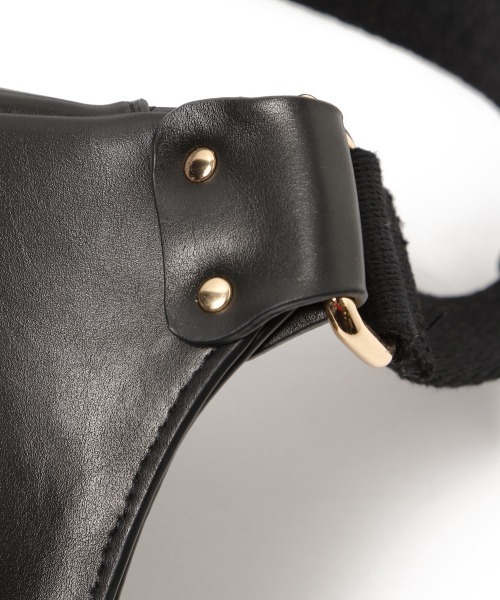 PAGEBOY（ページボーイ）の「スタッズボディバッグ（ショルダーバッグ・レディース・ホワイト/ブラック・FREE）」の11枚目の写真