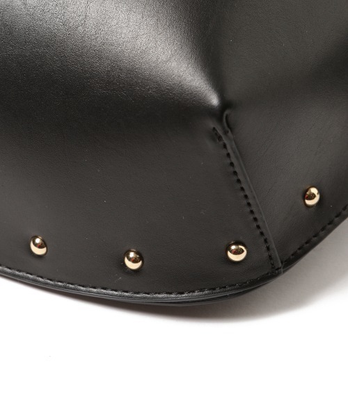 PAGEBOY（ページボーイ）の「スタッズボディバッグ（ショルダーバッグ・レディース・ホワイト/ブラック・FREE）」の6枚目の写真