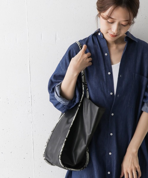 URBAN RESEARCH DOORS(アーバンリサーチドアーズ)の「パイソン変形トート(トートバッグ・レディース・ブラック/ベージュ・ONE)」の10枚目の写真