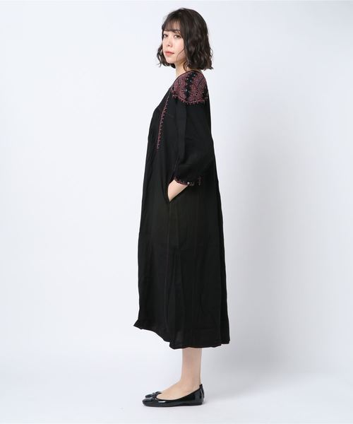 MILKFED.(ミルクフェド)の「JAGGED STITCH DRESS(ワンピース・レディース・ブルー/ベージュ/ブラック・ONE SIZE)」の8枚目の写真