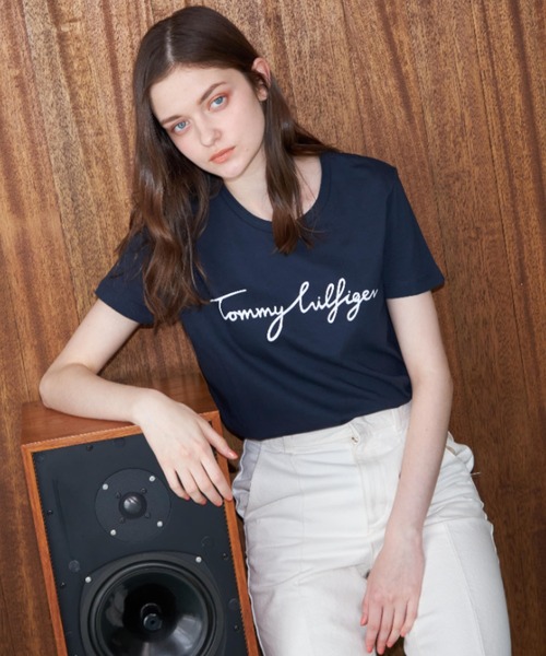 トミー ヒルフィガー   ロゴクルーネックTシャツ （ブラック） ロゴクルーネックTシャツ（Tシャツ/カットソー）｜TOMMY