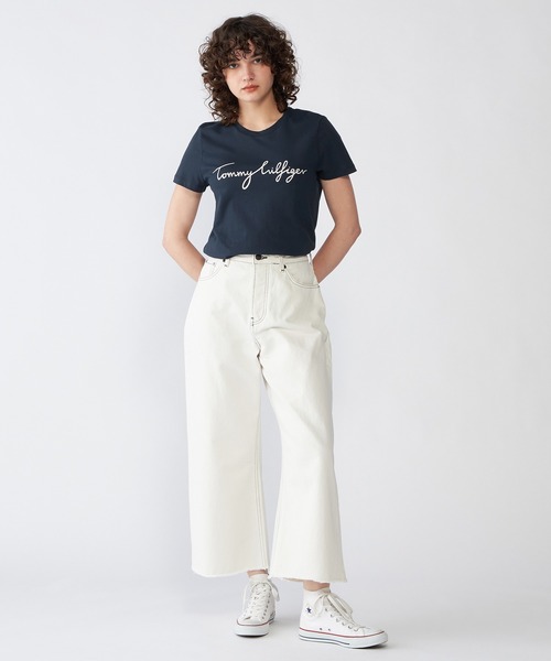 TOMMY HILFIGER(トミーヒルフィガー)の「ロゴクルーネックTシャツ(Tシャツ/カットソー・レディース・ホワイト/ネイビー/ブラック・MEDIUM/LARGE/X-SMALL/SMALL)」の19枚目の写真