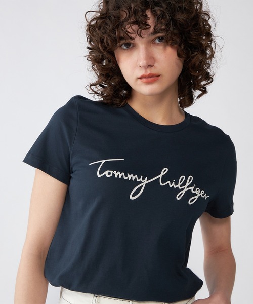TOMMY HILFIGER(トミーヒルフィガー)の「ロゴクルーネックTシャツ(Tシャツ/カットソー・レディース・ホワイト/ネイビー/ブラック・MEDIUM/LARGE/X-SMALL/SMALL)」の18枚目の写真