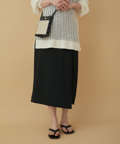 ADAM ET ROPE'（アダムエロペ）の「【アウトレット店舗・WEB限定】リネンライクラップスカート（スカート・レディース・ブラック/レッド/ブルー・FREE）」の2枚目の写真