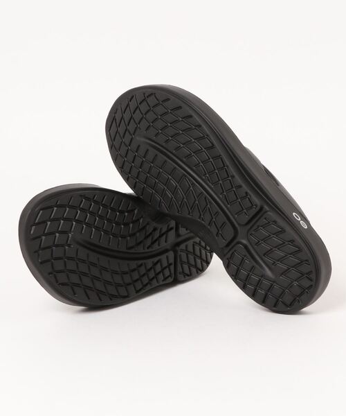 OOFOS（ウーフォス）の「Oofos Original（サンダル・メンズ・ベージュ/ブラック・M/L/S）」の3枚目の写真