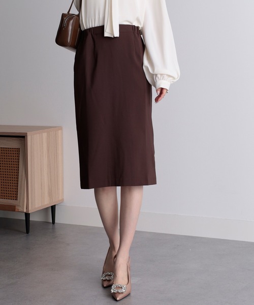 RANAN（ラナン）の「すっきりきれいめ美脚シルエット防シワストレッチタイトスカート（スカート・レディース・ライトグレー/ブラック/ベージュ/ネイビー/オフホワイト/ブラウン/モスグリーン/ライトベージュ/サーモンピンク/ロイヤルブルー/ピンク系その他・M/LL/L）」の5枚目の写真