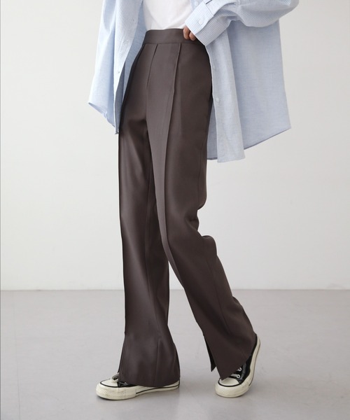 UNE MANSION（ユヌマンション）の「[UNEORIGINAL]フロントスリットブーツカットパンツ（スラックス・レディース・スモークピンク/ベージュ/ブラック/ブラウン/ライトベージュ/ダークブルー・SMALL/MEDIUM）」の3枚目の写真