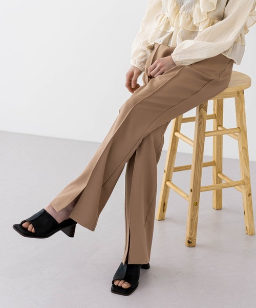 UNE MANSION（ユヌマンション）の「[UNEORIGINAL]フロントスリットブーツカットパンツ（スラックス・レディース・スモークピンク/ベージュ/ブラック/ブラウン/ライトベージュ/ダークブルー・SMALL/MEDIUM）」の9枚目の写真