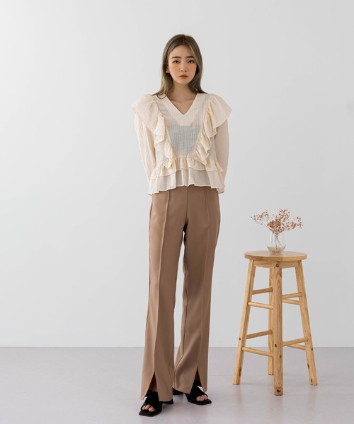 UNE MANSION（ユヌマンション）の「[UNEORIGINAL]フロントスリットブーツカットパンツ（スラックス・レディース・スモークピンク/ベージュ/ブラック/ブラウン/ライトベージュ/ダークブルー・SMALL/MEDIUM）」の11枚目の写真