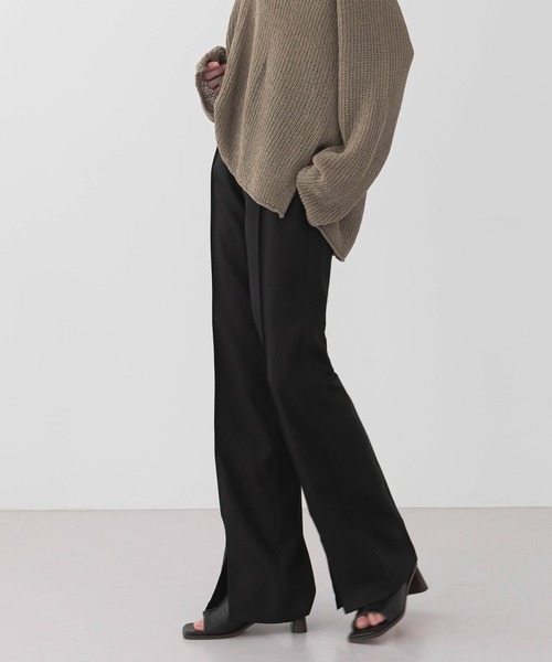 UNE MANSION（ユヌマンション）の「[UNEORIGINAL]フロントスリットブーツカットパンツ（スラックス・レディース・スモークピンク/ベージュ/ブラック/ブラウン/ライトベージュ/ダークブルー・SMALL/MEDIUM）」の17枚目の写真