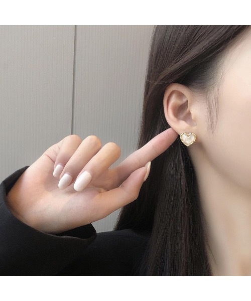 KONVINI(コンビニ)の「【Zarabanda 】ハートピアス / ele1026 ele1027(ピアス(両耳用)・レディース・ブラック×ゴールド/ホワイト×ゴールド・FREE)」の5枚目の写真