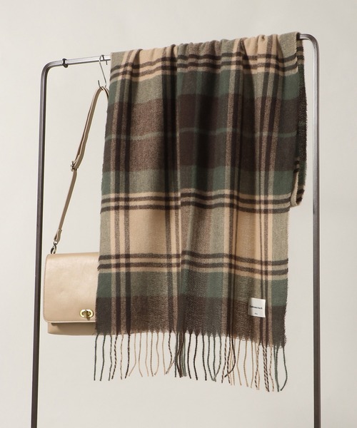 ikka（イッカ）の「カシミヤタッチチェックマフラー（マフラー・レディース・ネイビー/グレー/オフホワイト/イエロー/グリーン・FREE）」の4枚目の写真