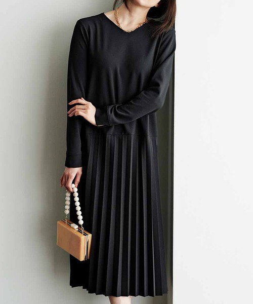IEDIT（イディット）の「ＩＥＤＩＴ　イージーな着心地で上品スタイルがかなう　プリーツ切り替えワンピース（ワンピース・レディース・ブラック/ボルドー・MEDIUM/LARGE/X-LARGE/XX-LARGE/NS）」の2枚目の写真