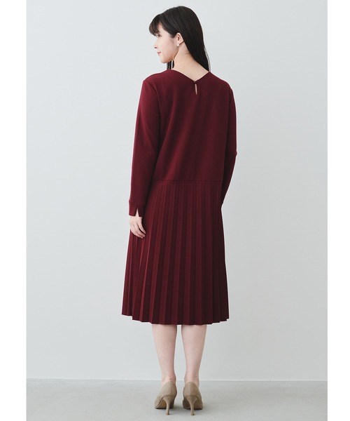 IEDIT（イディット）の「ＩＥＤＩＴ　イージーな着心地で上品スタイルがかなう　プリーツ切り替えワンピース（ワンピース・レディース・ブラック/ボルドー・MEDIUM/LARGE/X-LARGE/XX-LARGE/NS）」の4枚目の写真