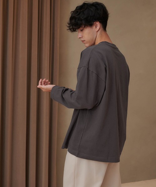 CLEL(クレイル)の「【CLEL】Loose Sleeve Over Long Tee / ルーズスリーブオーバーロングTシャツ(Tシャツ/カットソー・メンズ・ホワイト/チャコールグレー/グレイッシュベージュ・S/M/XS)」の6枚目の写真