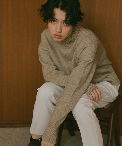 ReNorm（リノーム）の「センターリブハイネックニット（ニット/セーター・レディース・パープル/ライトベージュ・フリー）」の3枚目の写真