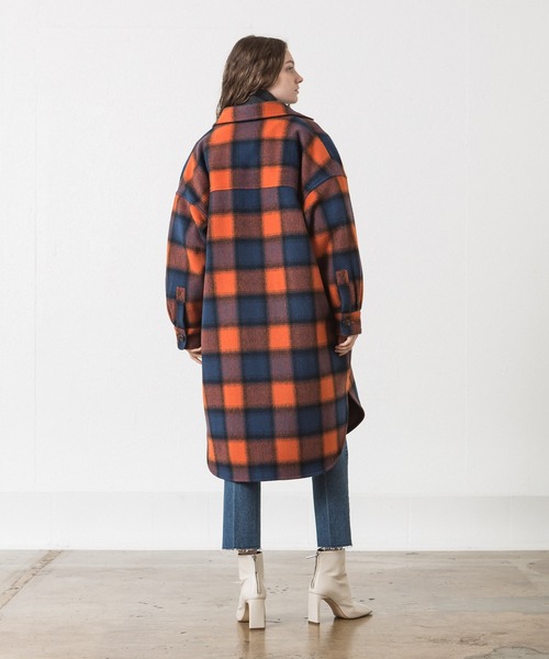 ALLUMER（アリュメール）の「ビッグシルエットウールチェックシャツコート（その他アウター・レディース・ブラック/オレンジ・1）」の16枚目の写真