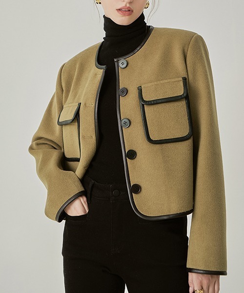 Fano Studios(ファノ ストゥディオズ)の「【Fano Studios】Leather piping collarless short jacket FD21W130(ノーカラージャケット・レディース・ブラウン・M/S/L)」の3枚目の写真