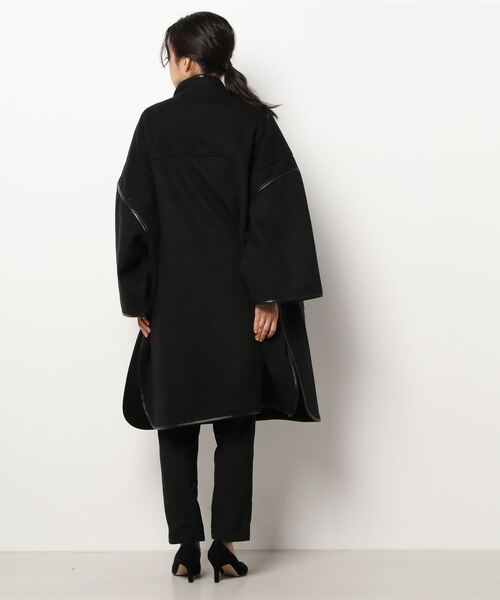 AZUL by moussy(アズールバイマウジー)の「COLLARLESS PONCHO COAT/カラーレスポンチョコート(ポンチョ・レディース・ライトブラウン/ブラック・FREE)」の3枚目の写真