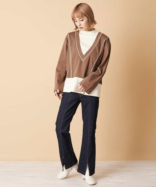 A de a.v.v（アードアー・ヴェ・ヴェ）の「配色レイヤード風スウェット（スウェット・レディース・ブラウン/ブラック・36/38）」の4枚目の写真