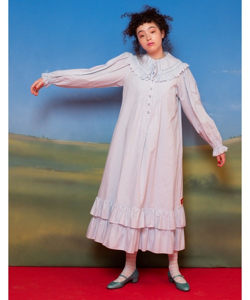 Little sunny bite（リトルサニーバイト）の「little sunny bite と pink house Big collar long dress（シャツワンピース・レディース・ホワイト/ブラック/サックスブルー・FREE）」の3枚目の写真