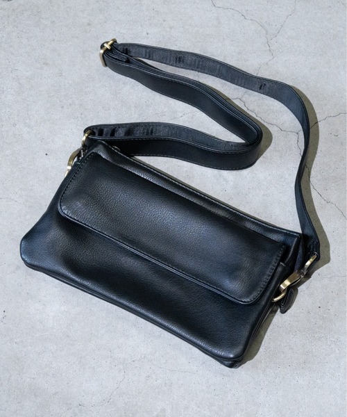 JOHN'S CLOSET（ジョンズクローゼット）の「【40G】エコレザー5ポケットショルダーバック（ショルダーバッグ・メンズ・ブラウン/マスタード/ブラック・FREE）」の2枚目の写真