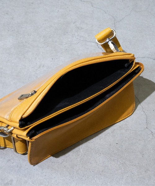 JOHN'S CLOSET（ジョンズクローゼット）の「【40G】エコレザー5ポケットショルダーバック（ショルダーバッグ・メンズ・ブラウン/マスタード/ブラック・FREE）」の9枚目の写真