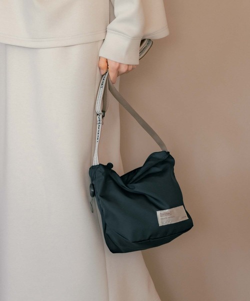 LEPSIM（レプシィム）の「【BROWN THEATRE PRODUCTSコラボ】ミニショルダーバッグ　267740（ショルダーバッグ・レディース・ブラック/ベージュ・ONE SIZE）」の2枚目の写真