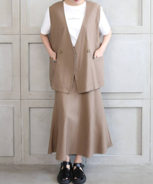 moment+（モーメントプラス）の「コットンリネンセットアップ（ノーカラージレベスト＆マーメイドフレアスカート）（セットアップ・レディース・ベージュ/カーキ/モカ/ナチュラル・M）」の2枚目の写真