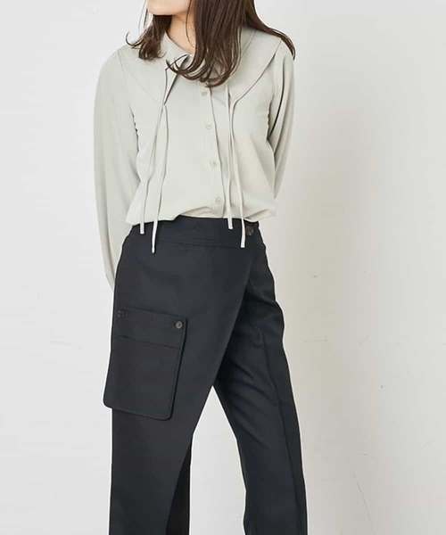 A de a.v.v（アードアー・ヴェ・ヴェ）の「二重襟リボンブラウス（シャツ/ブラウス・レディース・ホワイト/グリーン・38/36）」の2枚目の写真