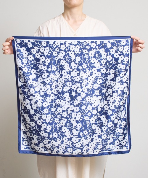 SHIZUTA（シズタ）の「SZT: 68cm×68cm　大判スカーフ（バンダナ/スカーフ・レディース・ブラック/ベージュ/ライム/オレンジ/グリーン/セージグリーン/オートミール/ホワイト×ネイビー/ストライプ/ドット/カラフル/スモークピンク/ネイビー×ホワイト/ライトベージュ/ブラック×ベージュ/ライトイエロー/ライトグリーン/スカイブルー系/ブラック×ホワイト/ブラック系/イエロー系/ネイビー系・FREE）」の15枚目の写真