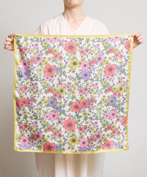 ダニエラグレジス Flower柄コットンスカーフ大判　arts&science ダニエラグレジス Flower柄コットンスカーフ大判 arts&science