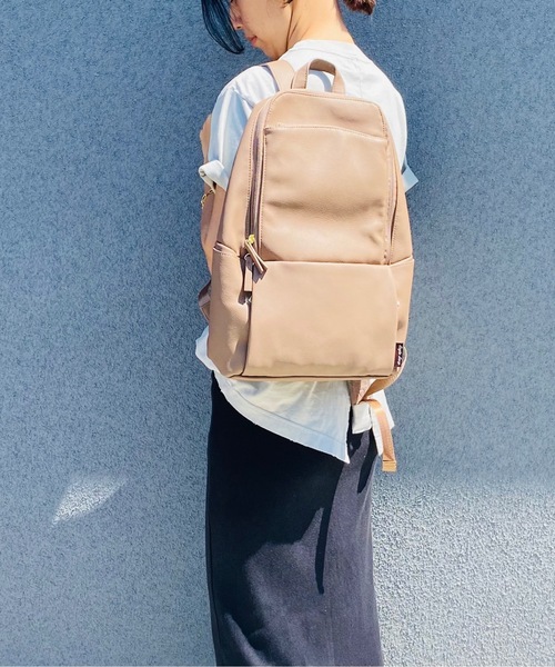 Legato Largo(レガートラルゴ)の「Legato Largo/ レガートラルゴ / フェイクレザー A4 リュック / LH-L0033(バックパック/リュック・レディース・イエロー/ベージュ系その他/ダークブラウン/ピンク/ブラック・ONESIZE)」の9枚目の写真