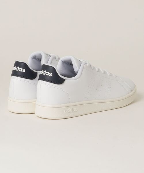 adidas(アディダス)の「アディダス adidas ADVANCOURT K(スニーカー・レディース・ホワイト×ネイビー・25.0cm/23.5cm/24.5cm/24.0cm/23.0cm/22.5cm)」の2枚目の写真