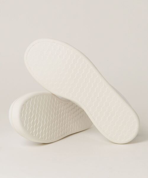 adidas(アディダス)の「アディダス adidas ADVANCOURT K(スニーカー・レディース・ホワイト×ネイビー・25.0cm/23.5cm/24.5cm/24.0cm/23.0cm/22.5cm)」の3枚目の写真
