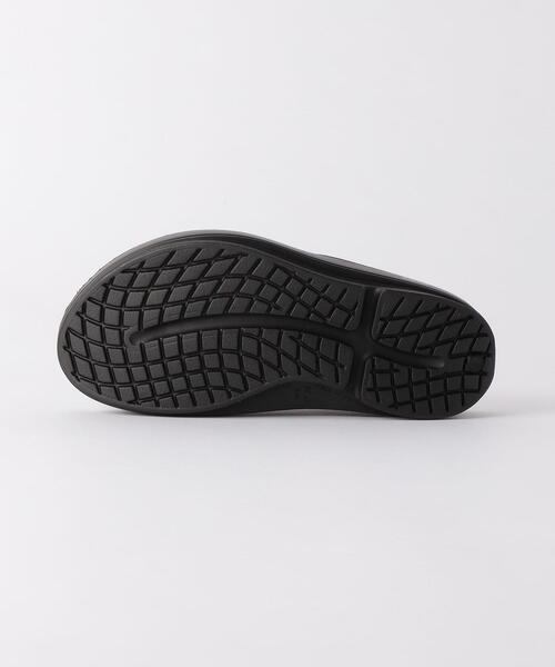 OOFOS（ウーフォス）の「＜OOFOS＞OOmega  サンダル（サンダル・レディース・ブラック/ホワイト/ベージュ・8/7/6）」の5枚目の写真