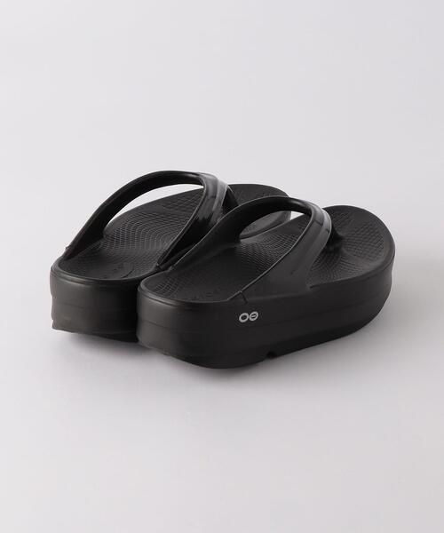 OOFOS（ウーフォス）の「＜OOFOS＞OOmega  サンダル（サンダル・レディース・ブラック/ホワイト/ベージュ・8/7/6）」の6枚目の写真