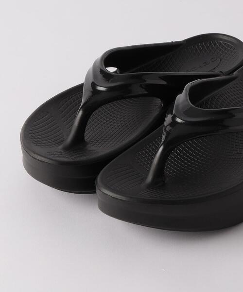 OOFOS（ウーフォス）の「＜OOFOS＞OOmega  サンダル（サンダル・レディース・ブラック/ホワイト/ベージュ・8/7/6）」の7枚目の写真