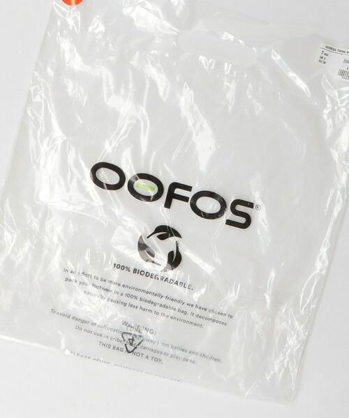 OOFOS（ウーフォス）の「＜OOFOS＞OOmega  サンダル（サンダル・レディース・ブラック/ホワイト/ベージュ・8/7/6）」の16枚目の写真