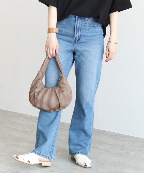 エンボスプリーツハーフムーンバッグ