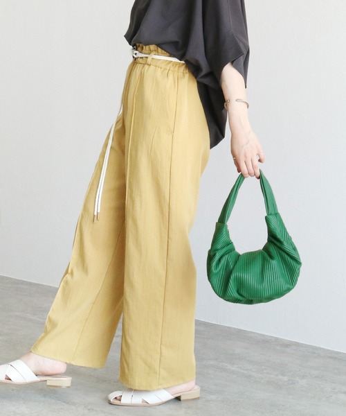 エンボスプリーツハーフムーンバッグ