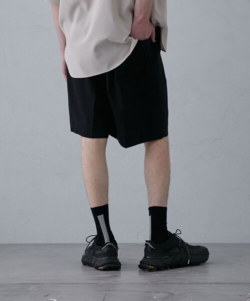 PUBLIC TOKYO(パブリックトウキョウ)の「ベルクロワイドチノショーツ(その他パンツ・メンズ・ブラック/ベージュ/ダークグレー・1/2)」の15枚目の写真