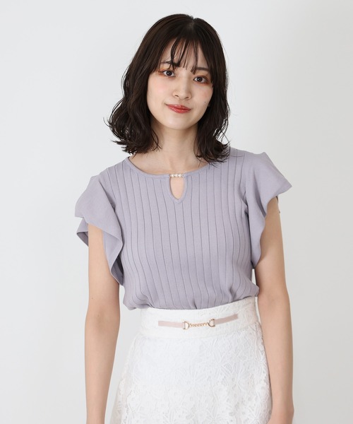 ASTORIA ODIER(アストリアオディール)の「袖フリルパール付きプルオーバー(ニット/セーター・レディース・ホワイト/ネイビー/マジェンタ/ラベンダー/グレイッシュブルー・MEDIUM)」の5枚目の写真