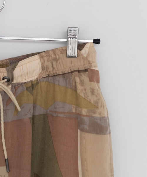 WHIMSIC(ウィムジック)の「【WHIMSIC】ジオメトリックパターンプリントパンツ(カーゴパンツ・レディース・ブラック/ベージュ・FREE)」の8枚目の写真