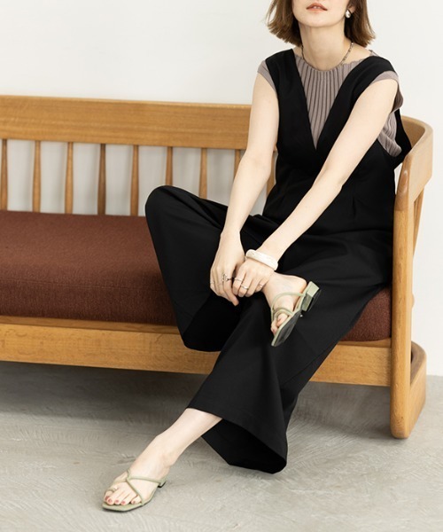 GeeRA（ジーラ）の「Vネックワイドサロペット（サロペット/オーバーオール・レディース・ライトベージュ/ブラック/ブルー系その他・LARGE/X-LARGE/MEDIUM）」の4枚目の写真