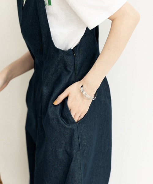 GeeRA（ジーラ）の「Vネックワイドサロペット（サロペット/オーバーオール・レディース・ライトベージュ/ブラック/ブルー系その他・LARGE/X-LARGE/MEDIUM）」の13枚目の写真